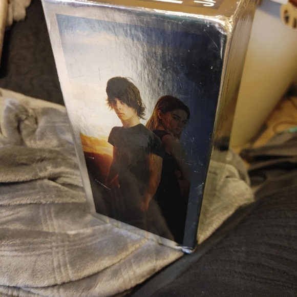 Maximum Ride Triligy by James Patterson - Picture 3 of 6